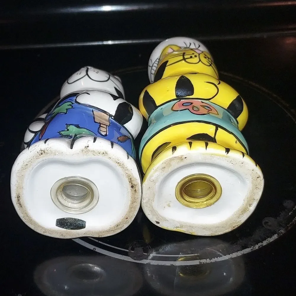 Catzilla Candace Reiter Hawaiian Cat Salt and Pepper  Shakers